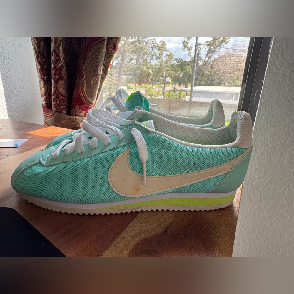 Nike Women's Athletic Shoes - Mint Green and White